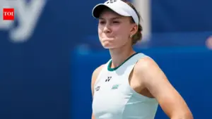 Cincinnati Open: Elena Rybakina retires with ankle injury in quarter-final against Iga Swiatek