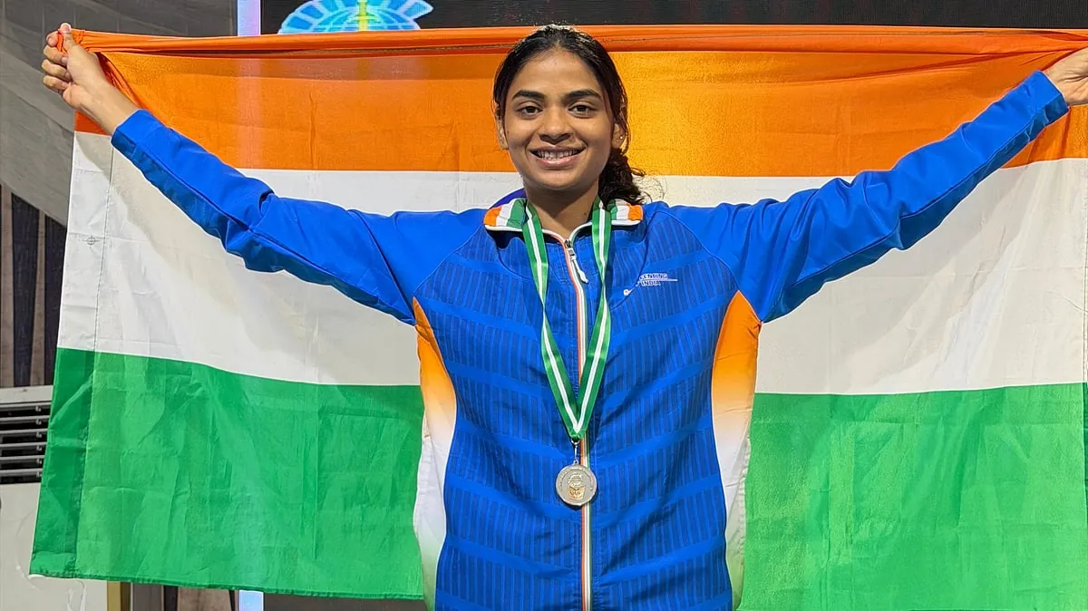 Khushi Dabhade secured a silver medal in the senior women's Epee event